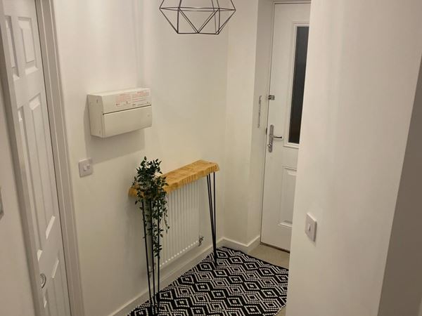 Stylish Hallway Decor Ideas for Narrow Areas